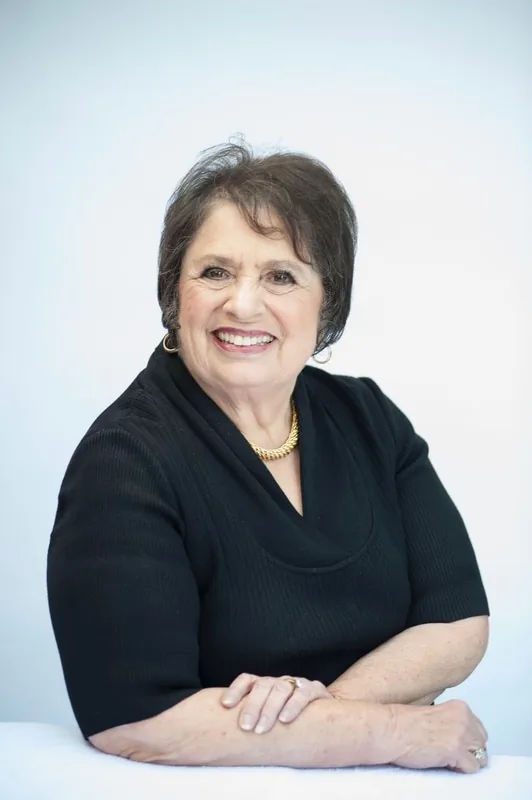 GLORIA D MRAZ