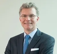 MAXIMILIAN E NEUMAYER