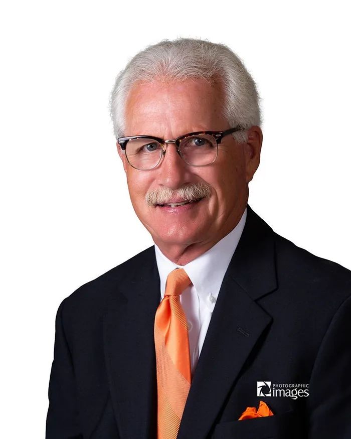 DOUGLAS DE WAYNE PETERSON